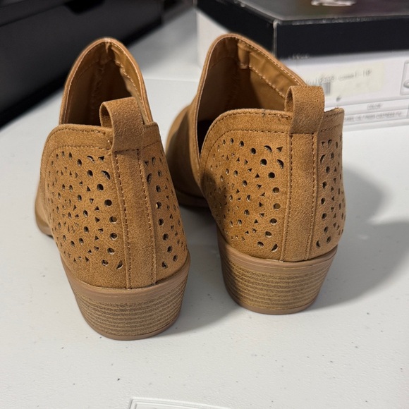 Qupid Camel Ankle Booties - Picture 4 of 9